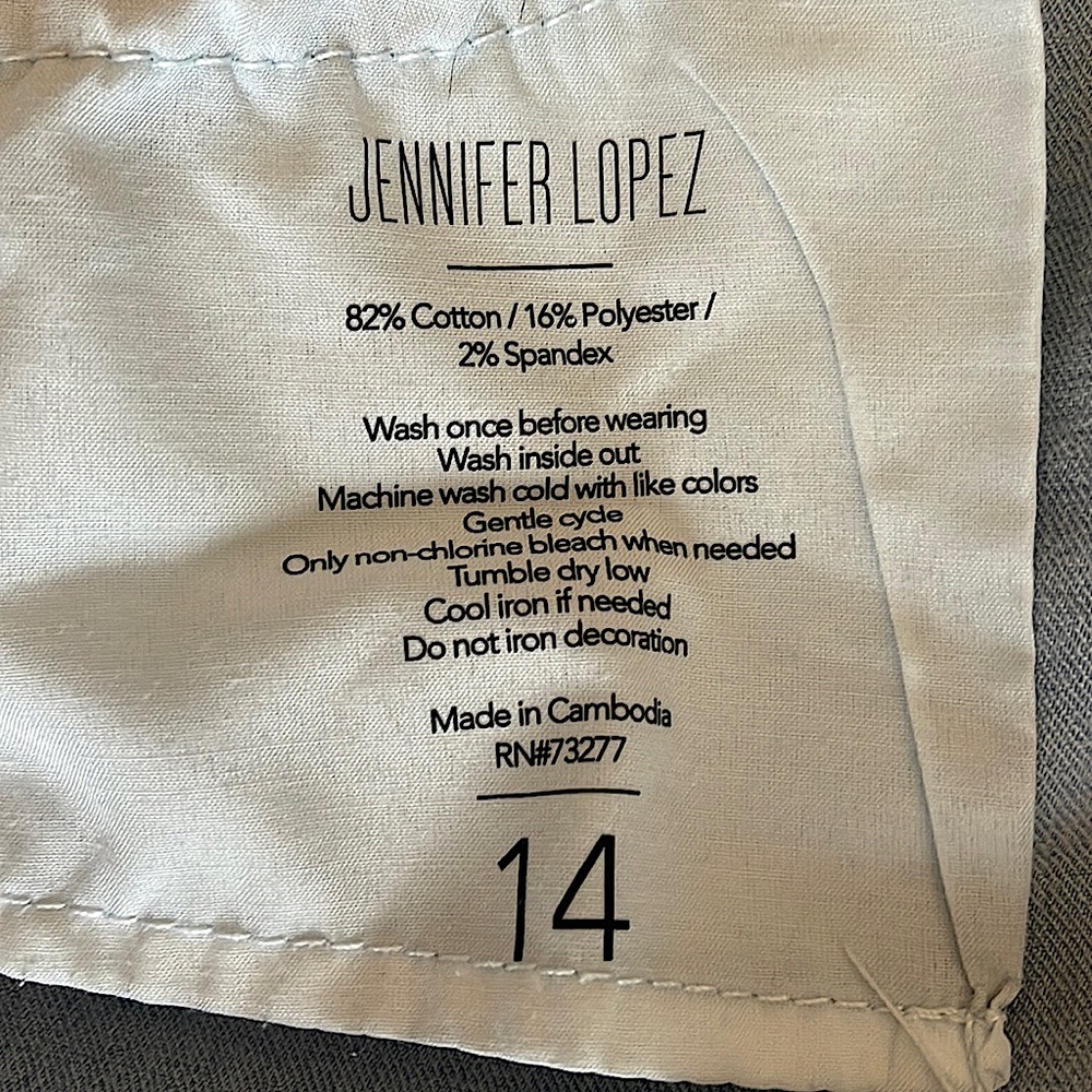 Jennifer Lopez capris size 14 light blue 82% cotton 16% polyester 2% spandex